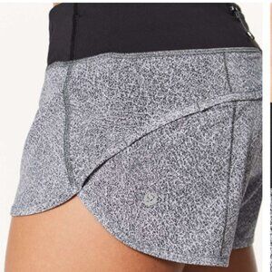 EC Lululemon Speed Short (2.5") - Fractal Alpine White Black / Black - Size 6